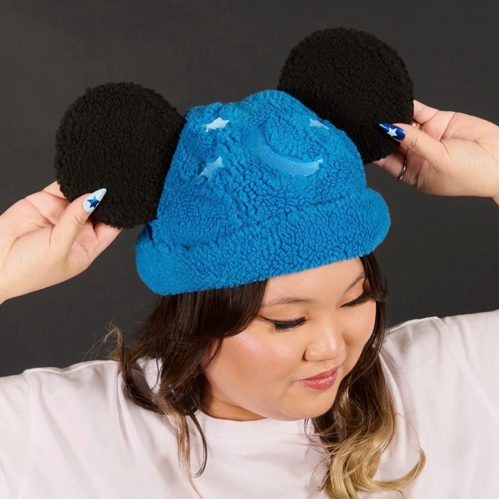 NWT Disney SORCERER MICKEY SHERPA BEANIE sold out !!
